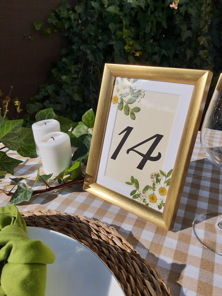 MARCO DORADO CON FLORES PRENSADAS