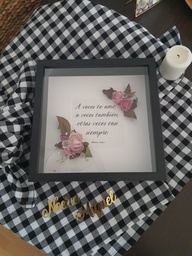 CUADRO CON MENSAJE Y FLORES PRESERVADAS